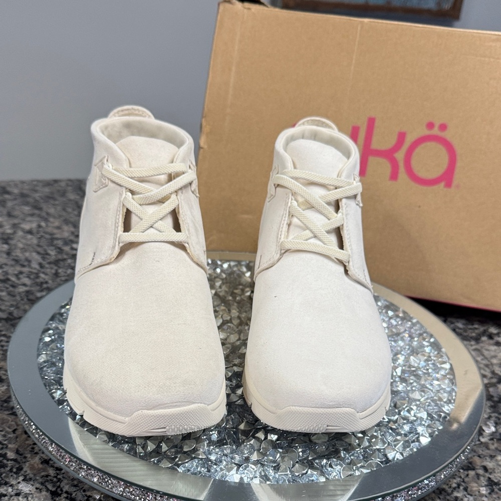 Ryka Candid Gardenia white Cream Ankle shoes NWT 9.5 - Picture 5 of 13